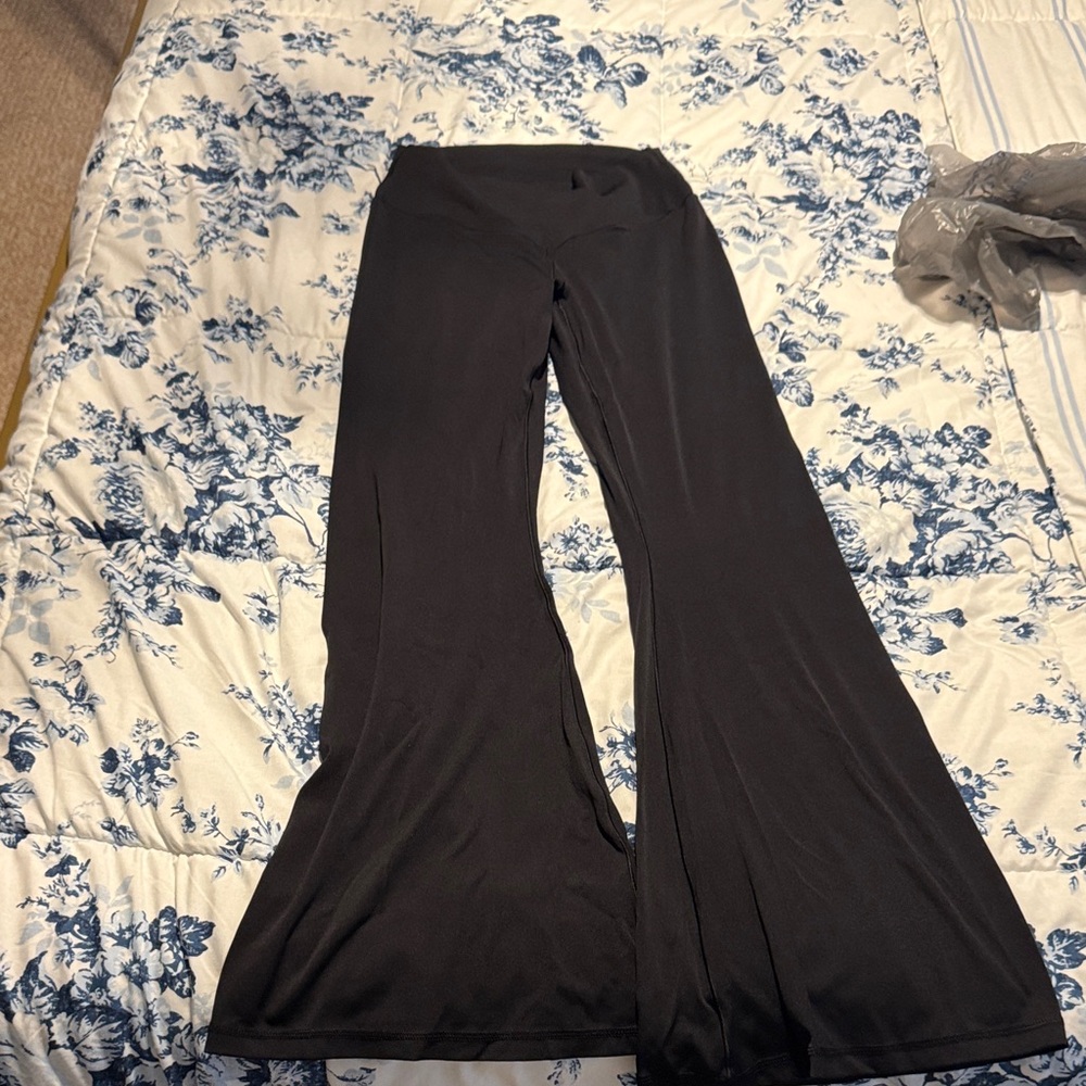 OFFLINE by Aerie Black Real Me Hi-Rise Flare Leggings